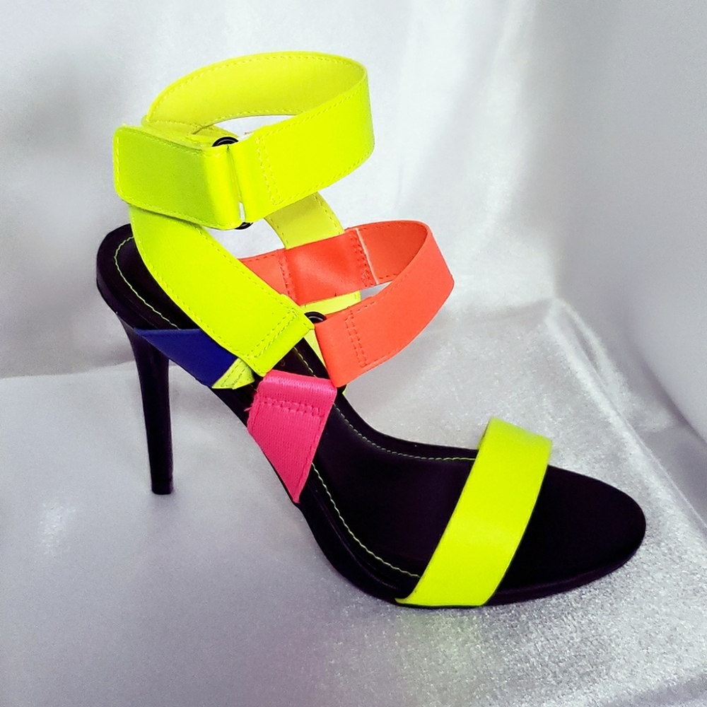 NWT Heels